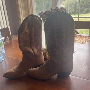 Brown Justin’s Western Cowboy Boots